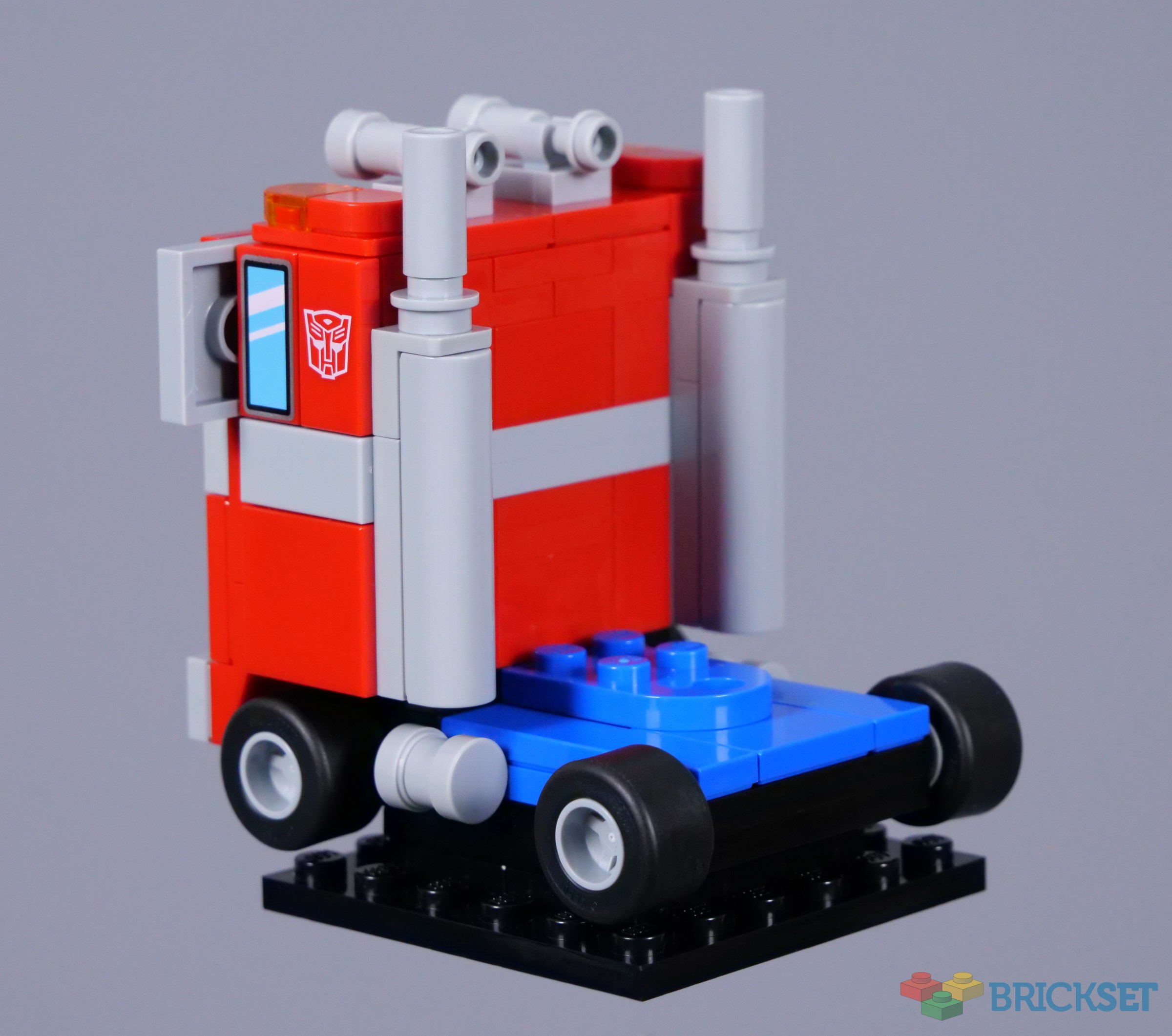 LEGO BrickHeadz 40803 Optimus Prime Robot & Vehicle review | Brickset